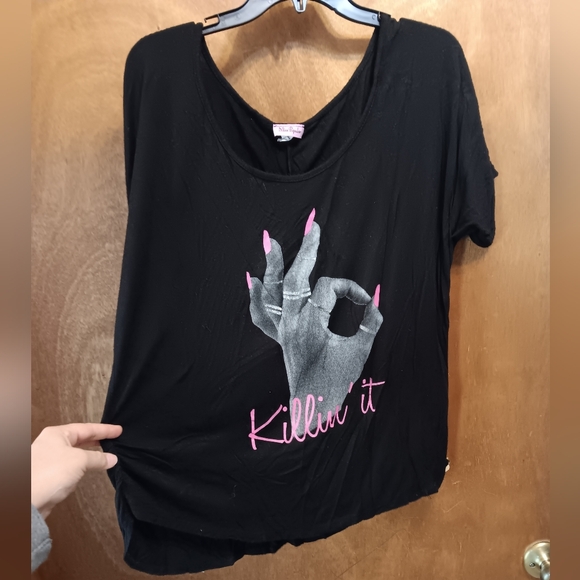 miss popular Tops - Miss Popular Black Graphic Tee with Pink Accents